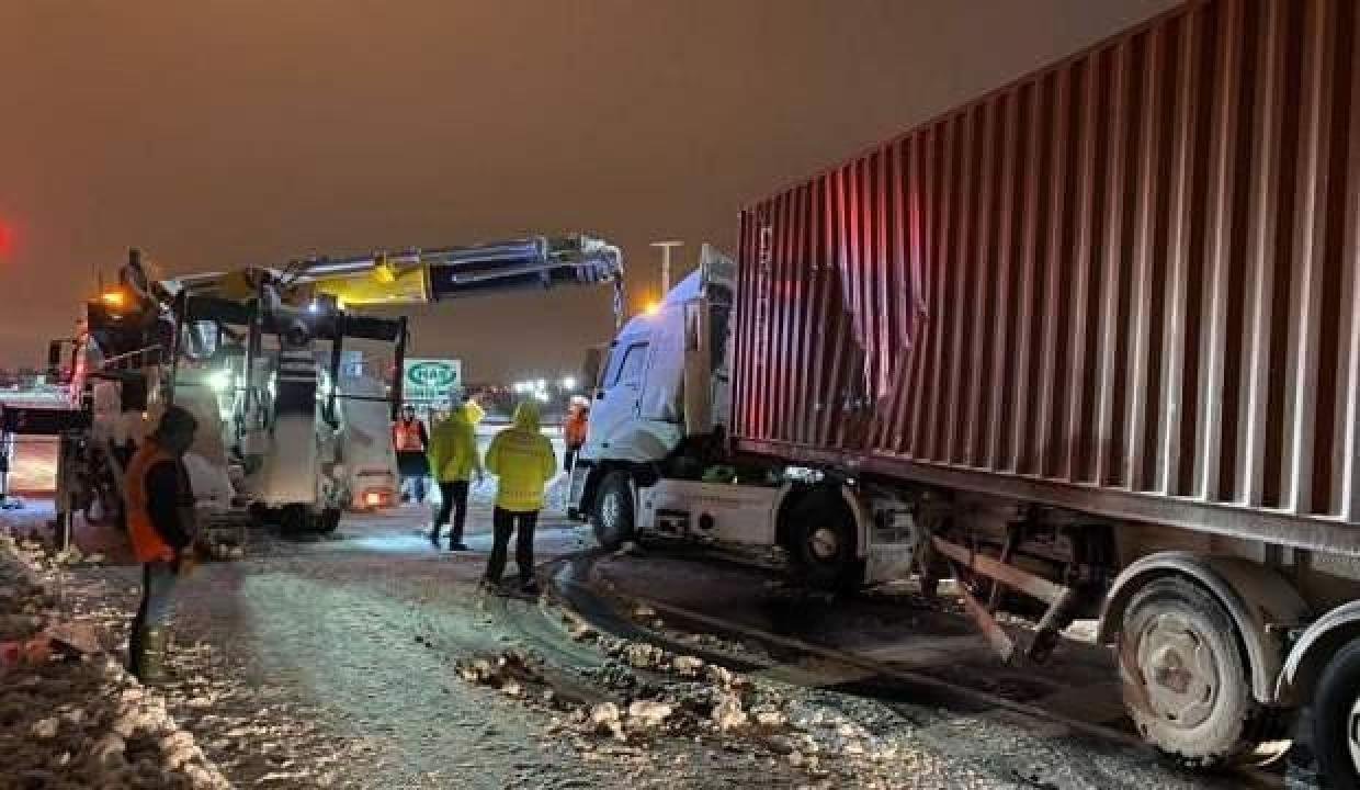 Aksaray’da iki yolcu otobüsü ile tır çarpıştı: 8 yaralı