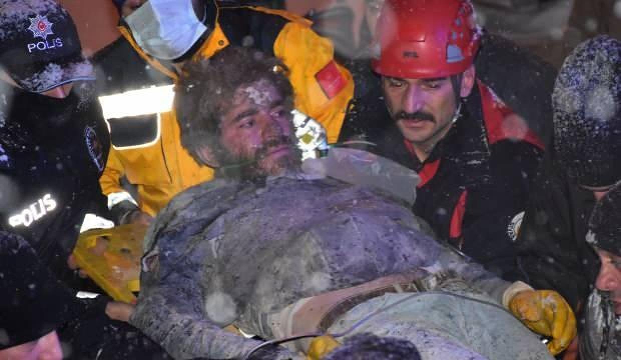 Alt yapı çalışmasında gazdan etkilenen 2 personel hastaneye kaldırıldı