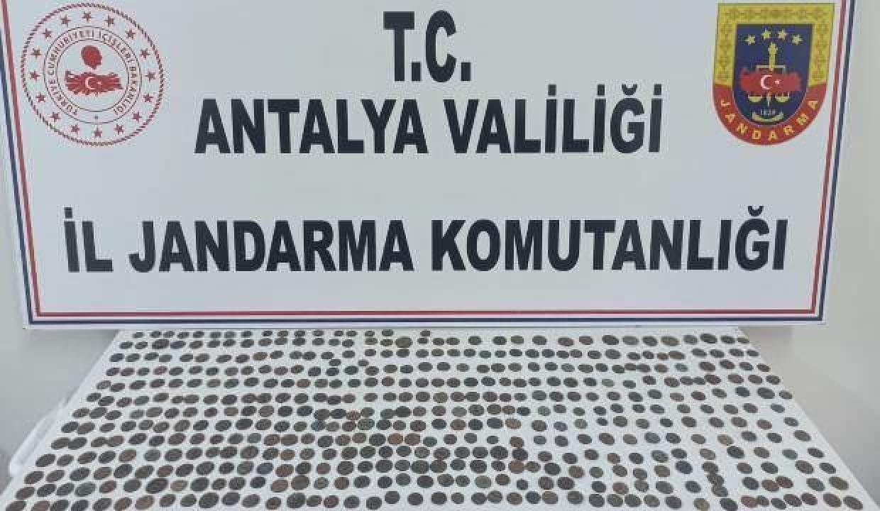 Antalya’da tarihi eser operasyonunda 474 sikke ele geçirildi