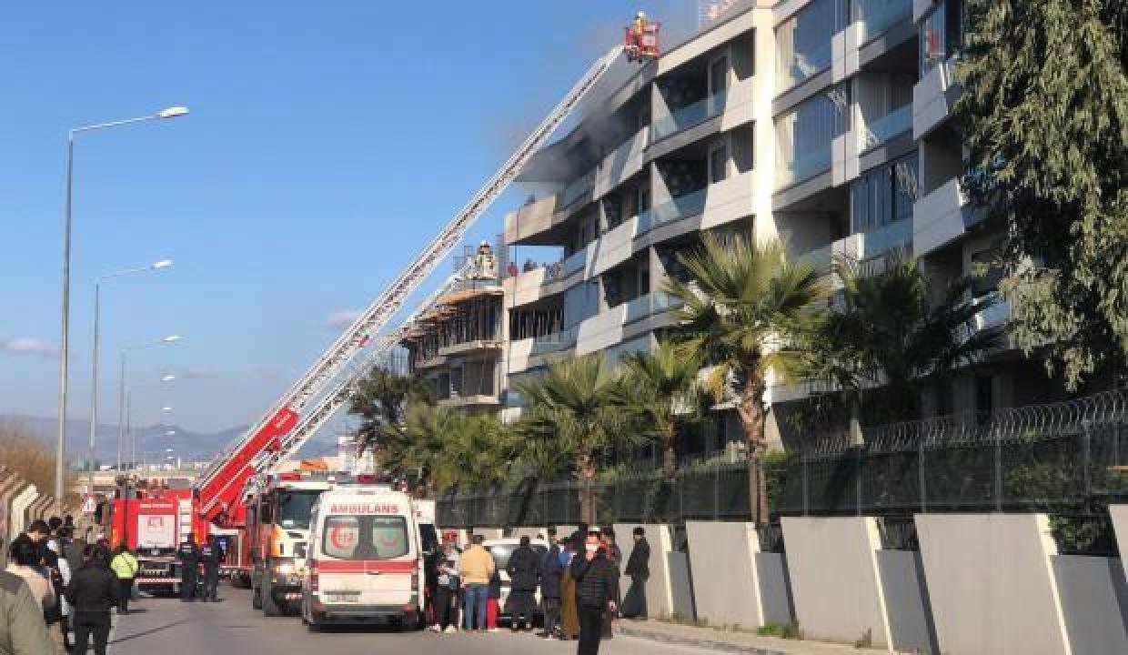 Arkadaşını ziyaret için gittiği apartmanda yangında öldü