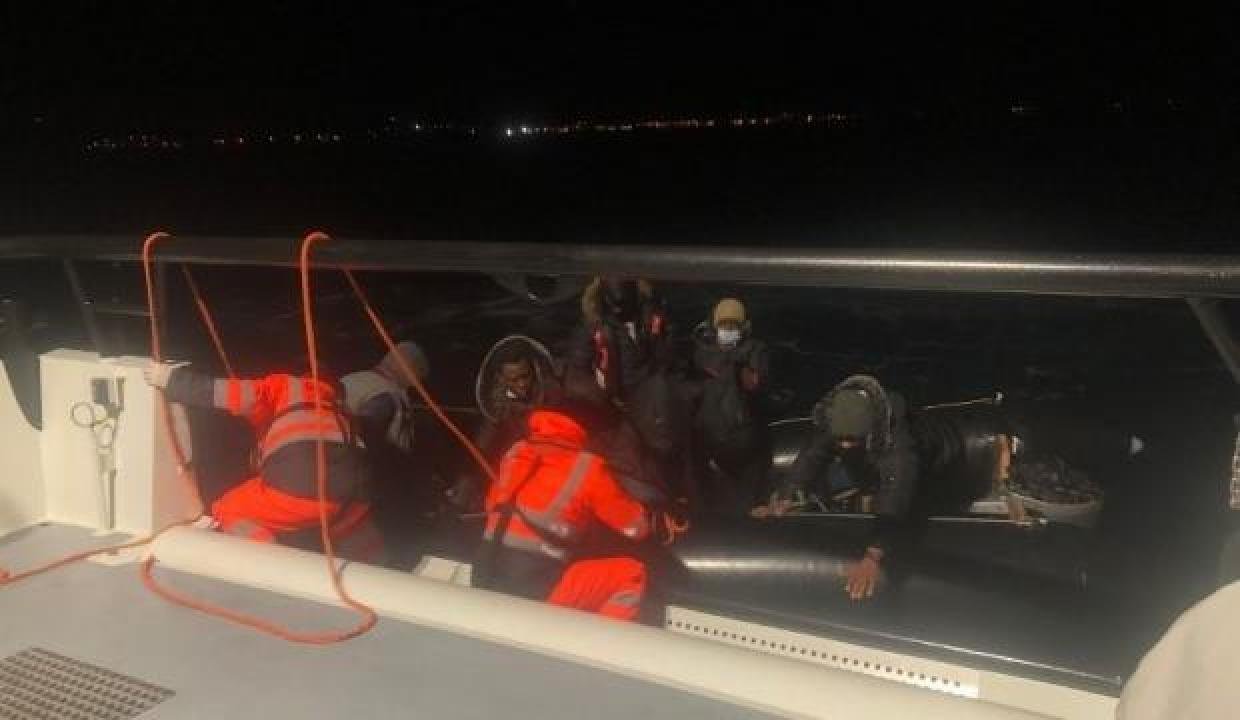Ayvalık’ta 10 sistemsiz göçmen kurtarıldı