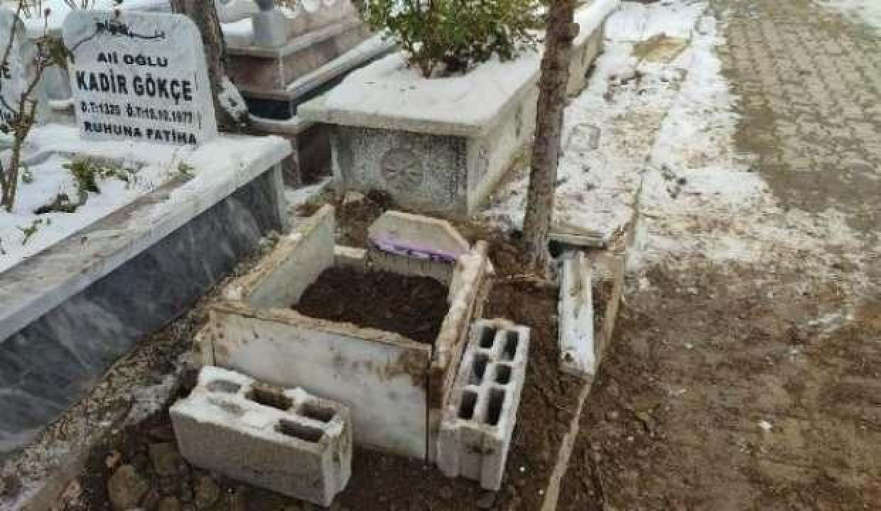 Dayısının döverek öldürdüğü öne sürülen minik Ayşenur toprağa verildi