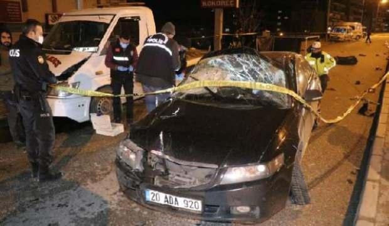 Denetimden çıkan araba çekiciye çarptı! Meyyit ve yaralılar var