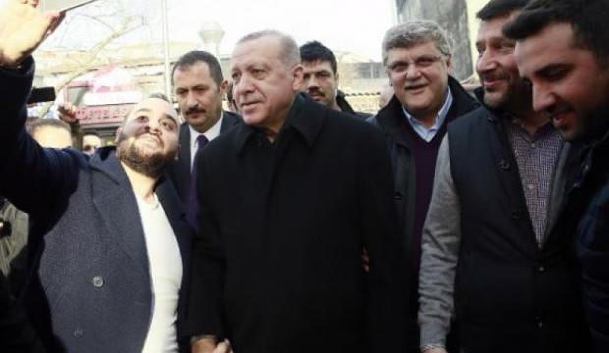 Erdoğan, Çengelköy’de vatandaşlarla sohbet etti
