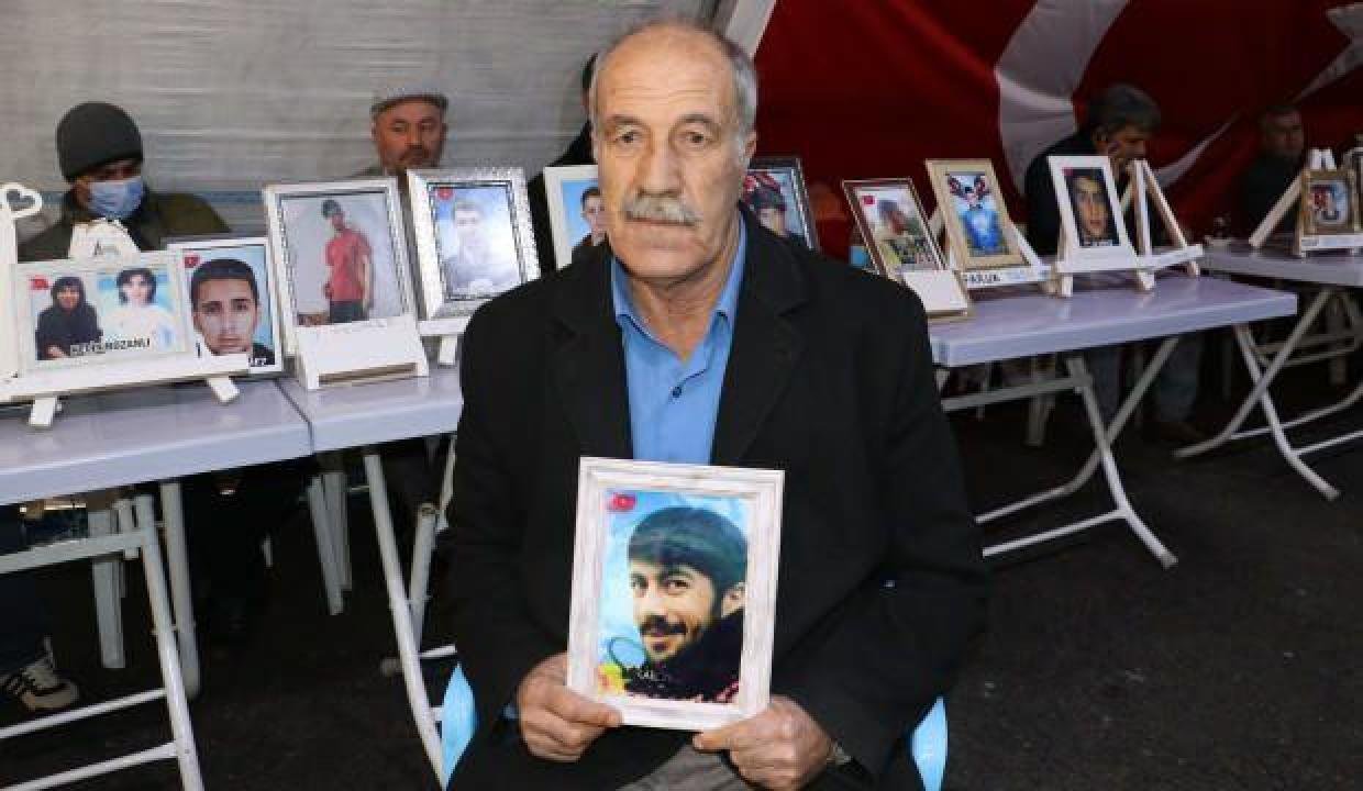 Evlat nöbetindeki babadan oğluna davet: Seni kandırıyorlar!