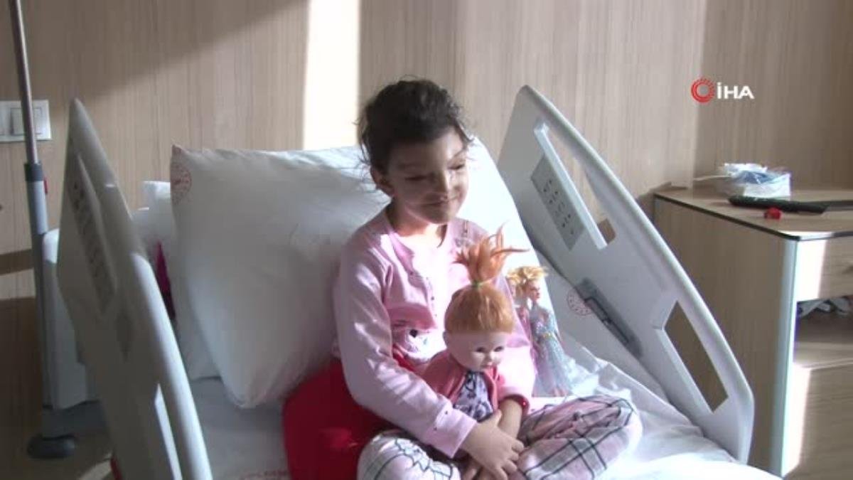 Gözlerinin ortasındaki ara olağandan daha fazla olan minik Ayşenur, sıhhatine kavuştu