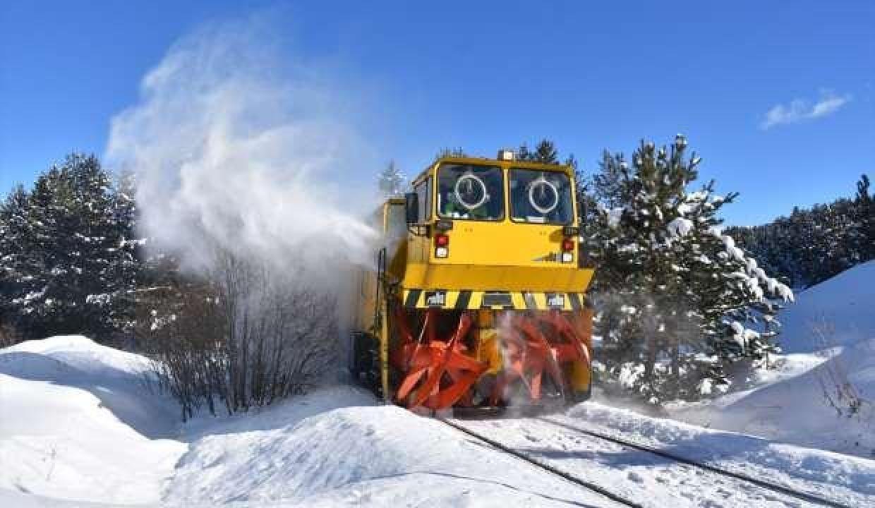 İnançlı demir yolu ulaşımı için TCDD vazifelileri buz mesaisinde