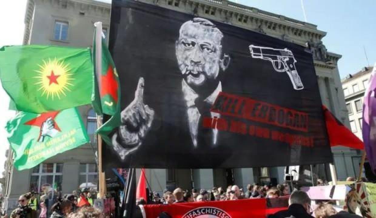 İsviçre’de Lider Erdoğan’ı amaç gösteren pankarta ait dava ertelendi!
