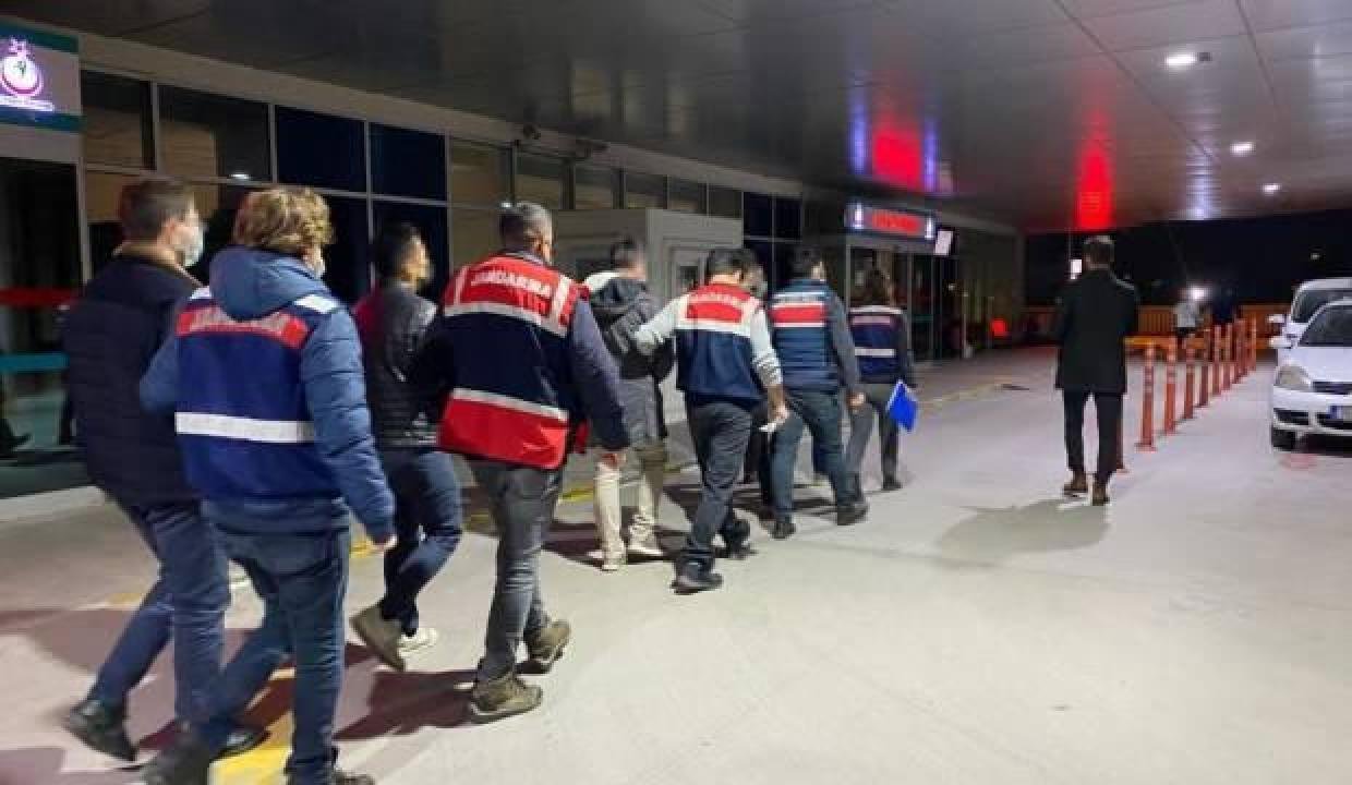 İzmir merkezli 40 vilayette FETÖ operasyonu: 60 tutuklama