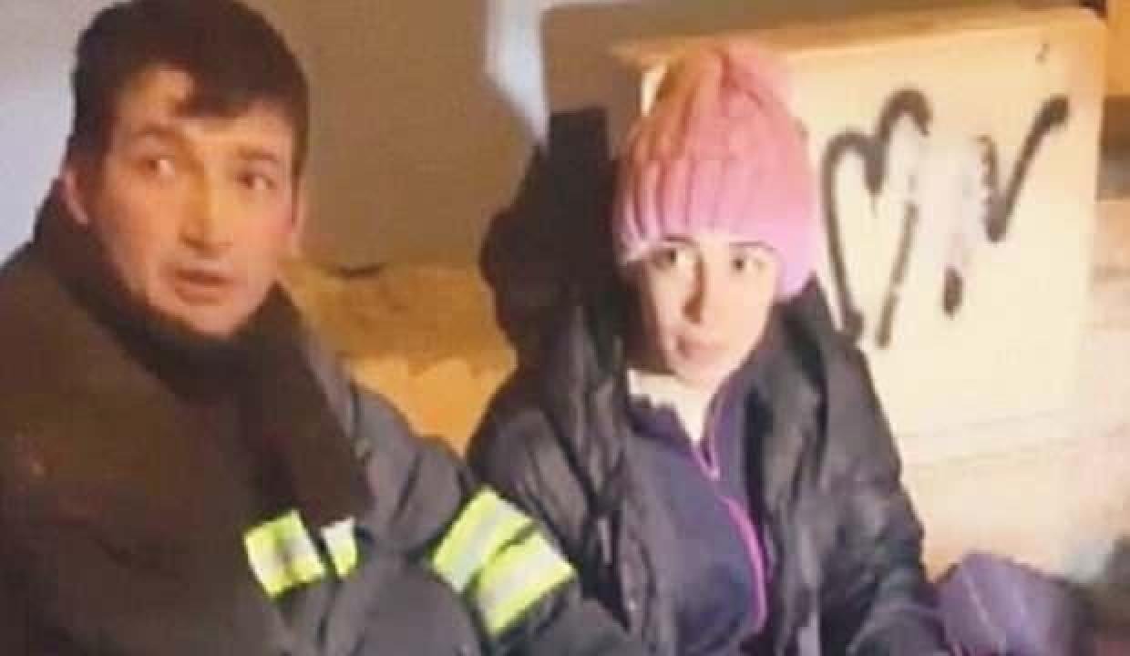 Kahraman itfaiyeciden alkışlanacak hareket! Kendi maskesini verdi
