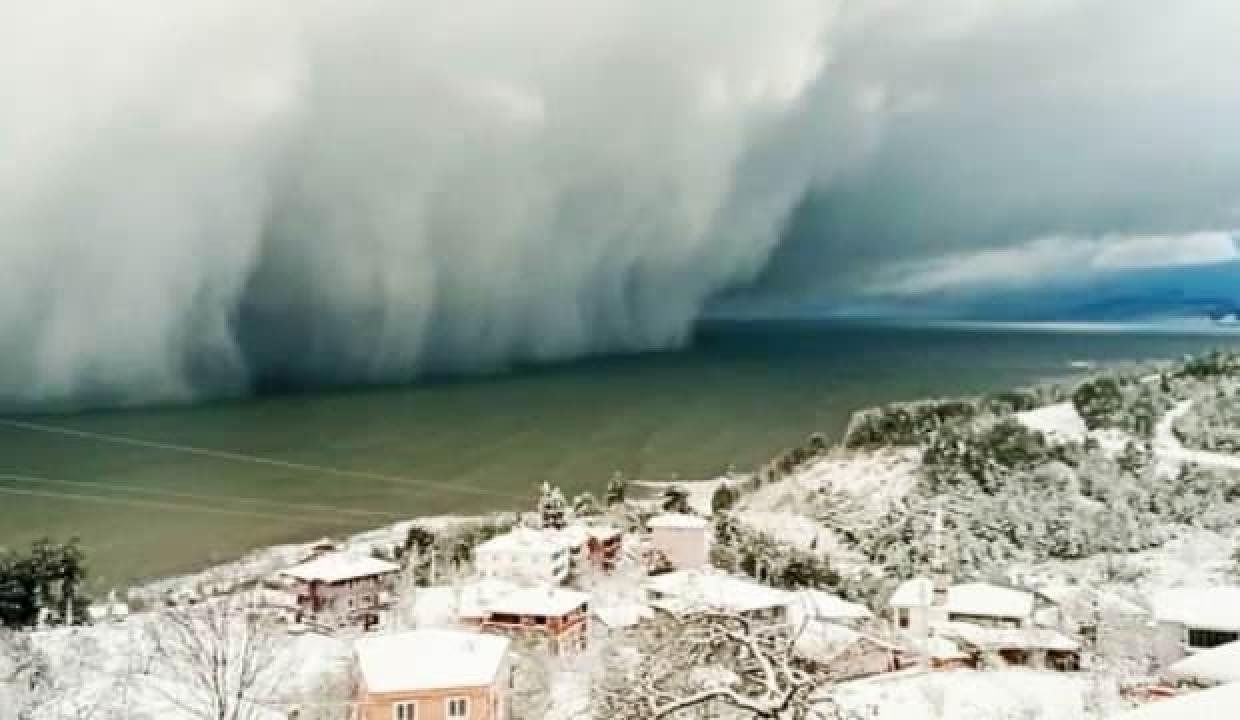 Kar yağışı sonrası Kastamonu’da bulutlar, denizle birleşti