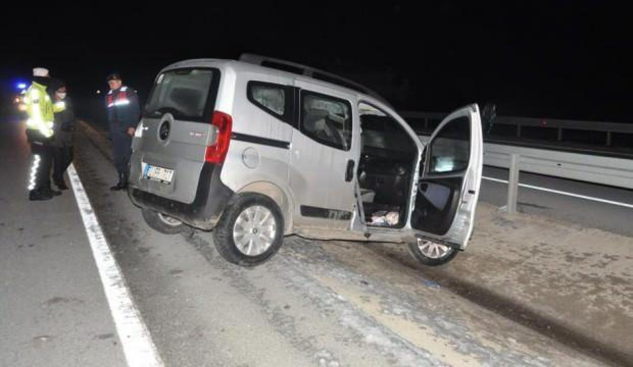 Karaman’da yola çıkan kedi kazaya neden oldu: 1 meyyit, 3 yaralı