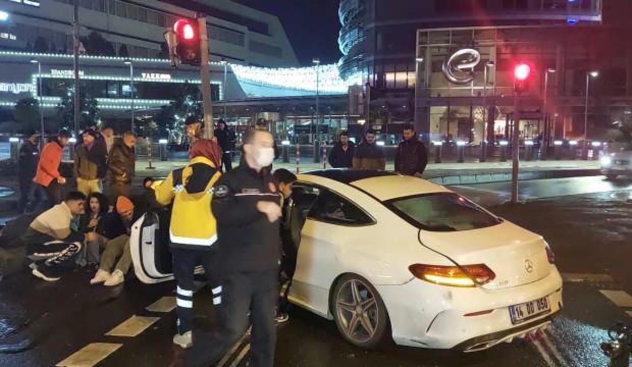 Lüks arabanın yanılgılı dönüşüyle Şişli’de can pazarı yaşandı!