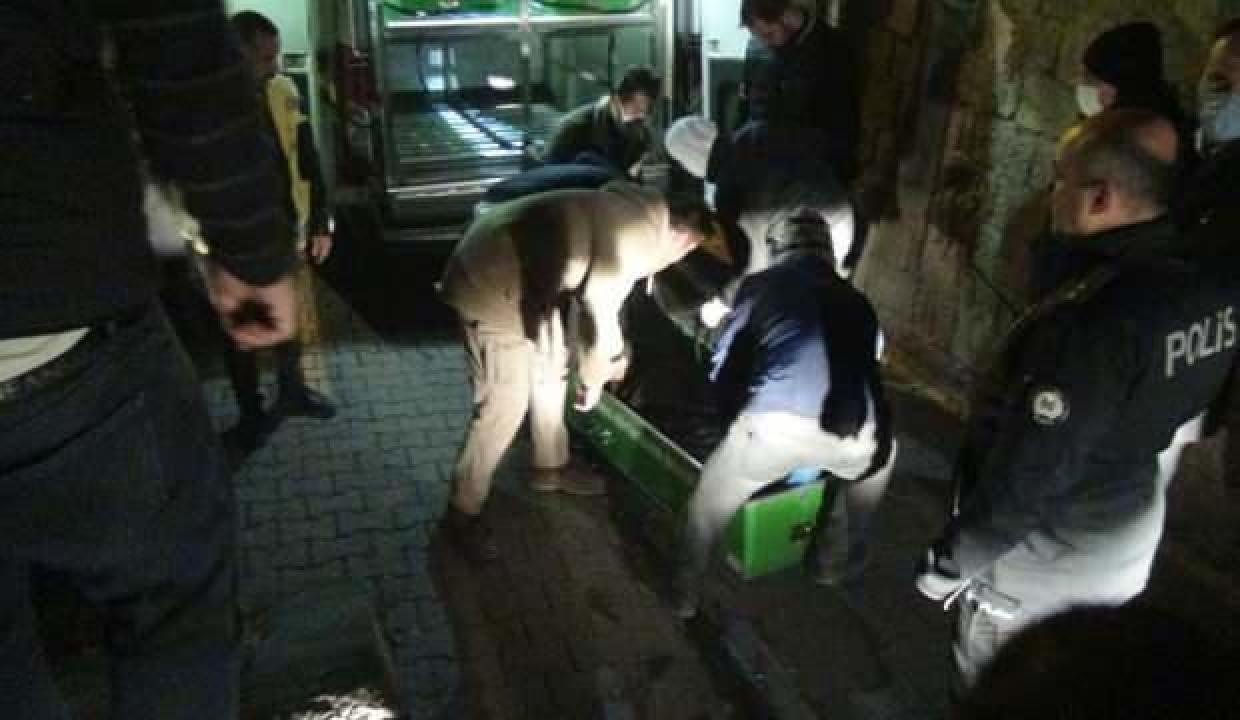 Mahalleyi saran berbat koku  cinayeti ortaya çıkardı