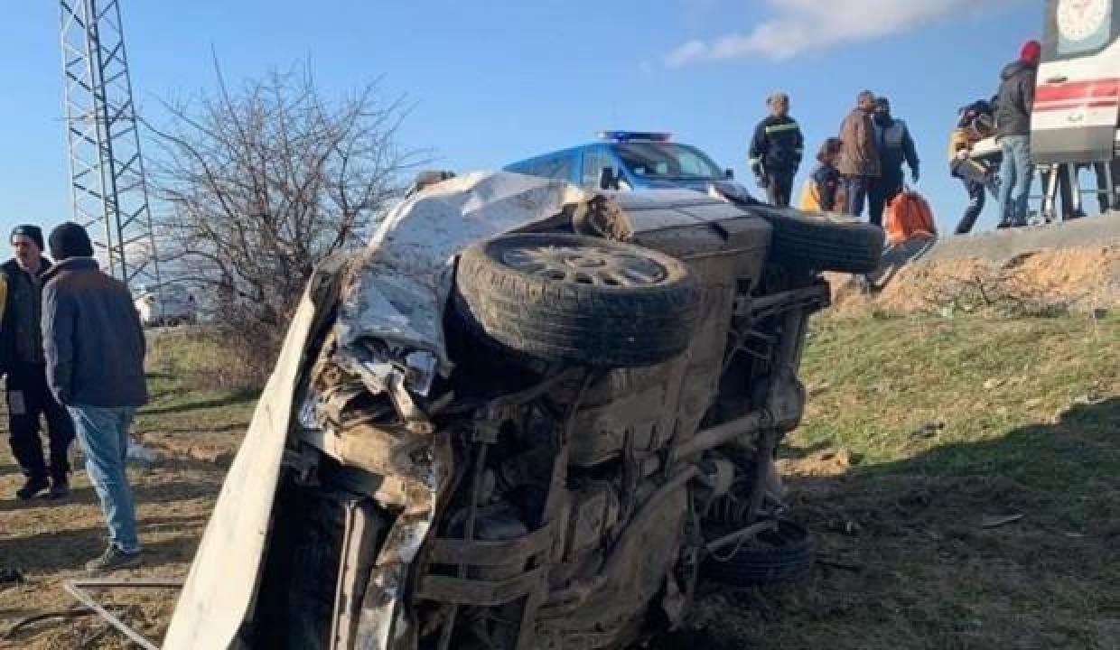 Manisa’da 12 yaşındaki çocuğun kullandığı araba devrildi