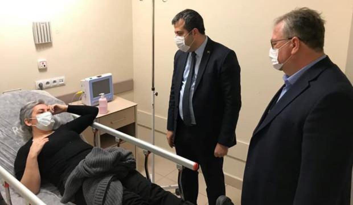 Memurları taşıyan servisin lastiği patladı: 8 kişi yaralandı