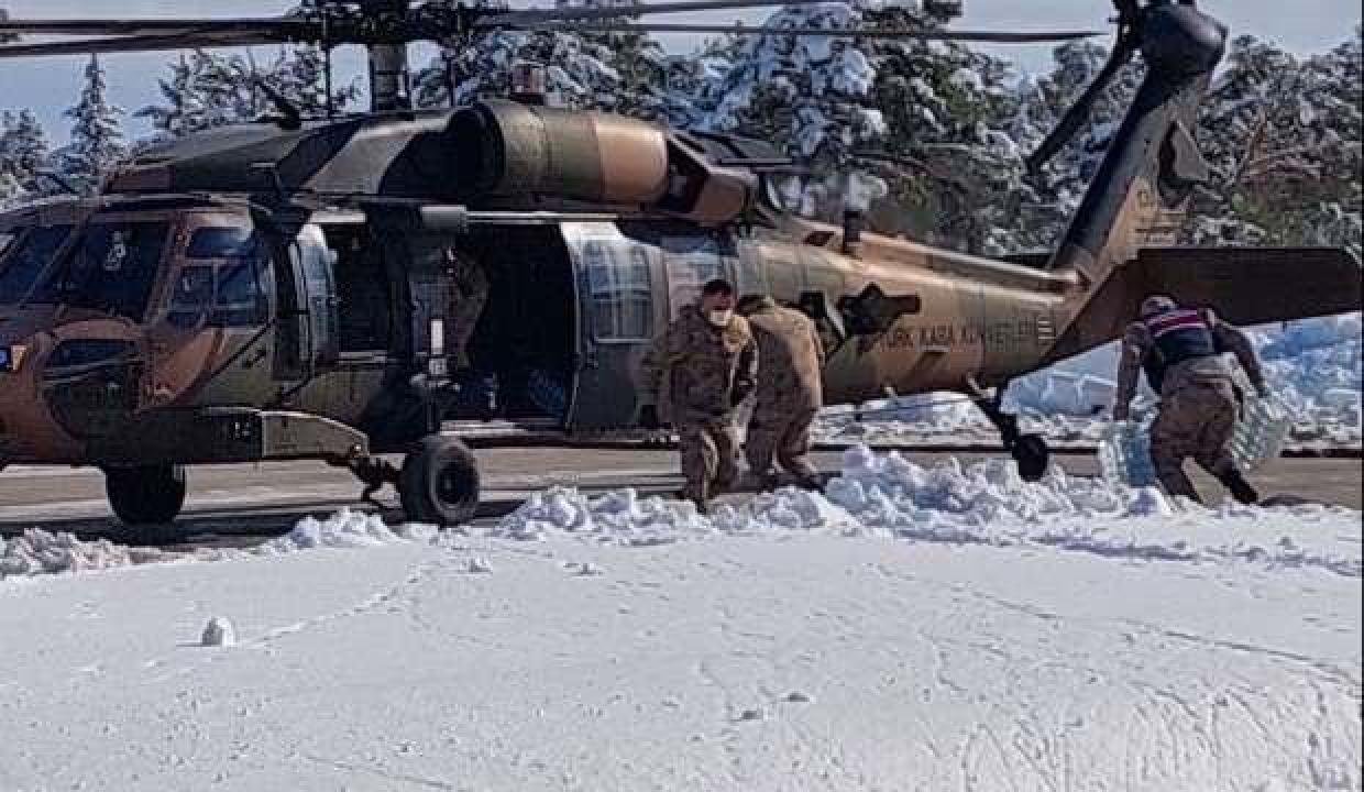 MSB: Karda mahsur kalanlar için 2 helikopter görevlendirildi