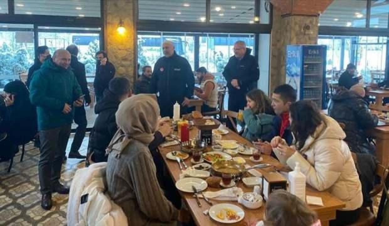 Osmangazi Köprüsü’nde mahsur kalanlar tesislerde konuk edildi