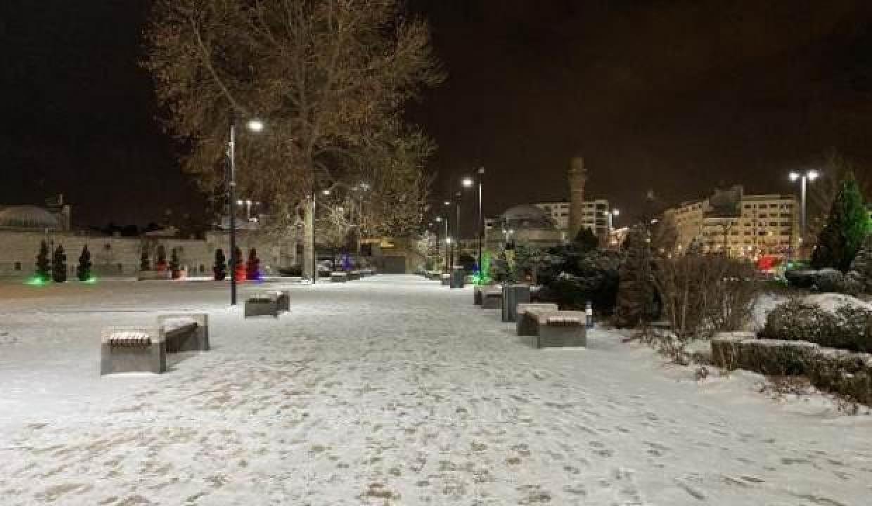 Sivas’ta ‘kar’ yağışı kent merkezini beyaza bürüdü