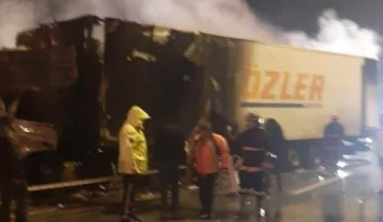 Tarsus’ta tır sürücüsü yanarak hayatını kaybetti