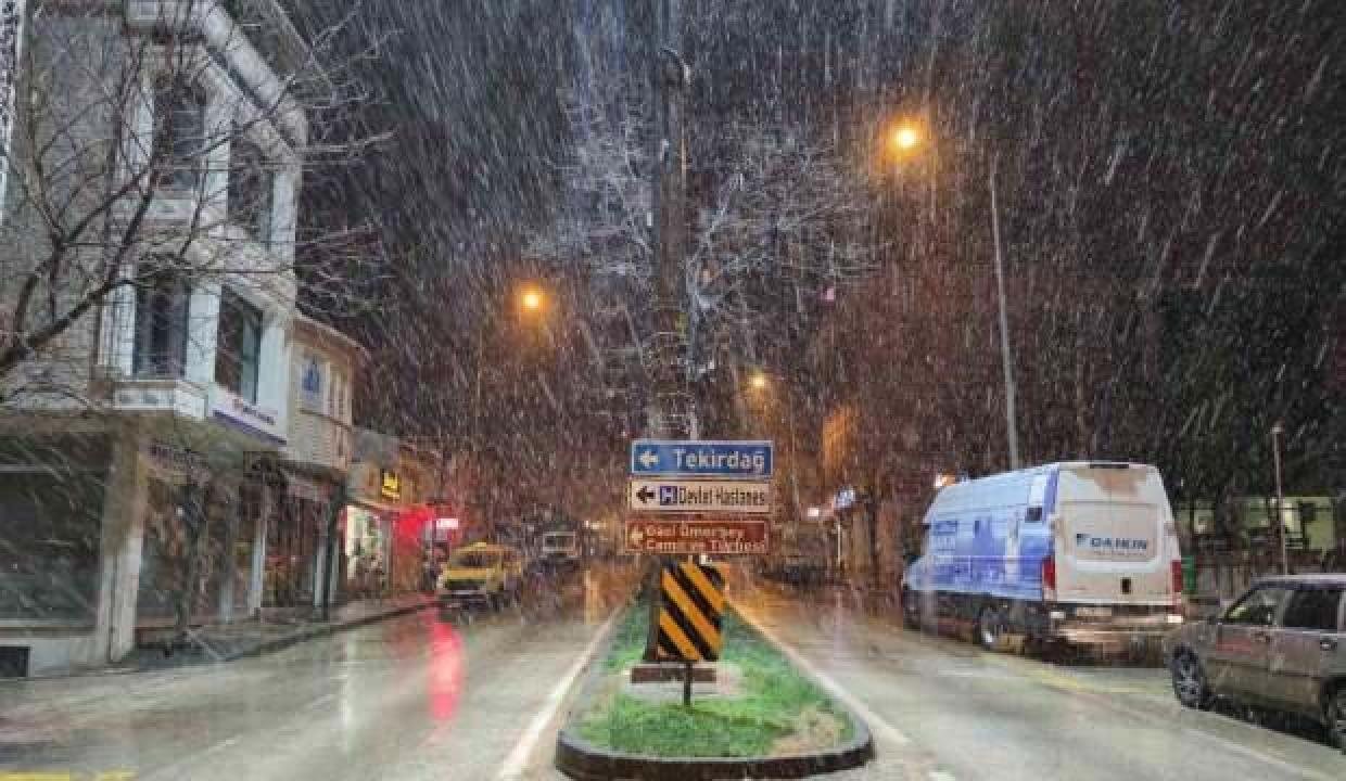Tekirdağ’da kar yağışı başladı