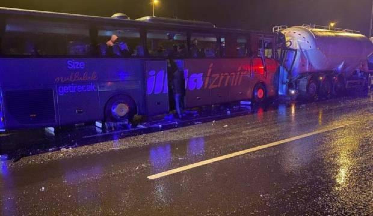 TEM Otoyolu’nda zincirleme kaza: 13 yaralı