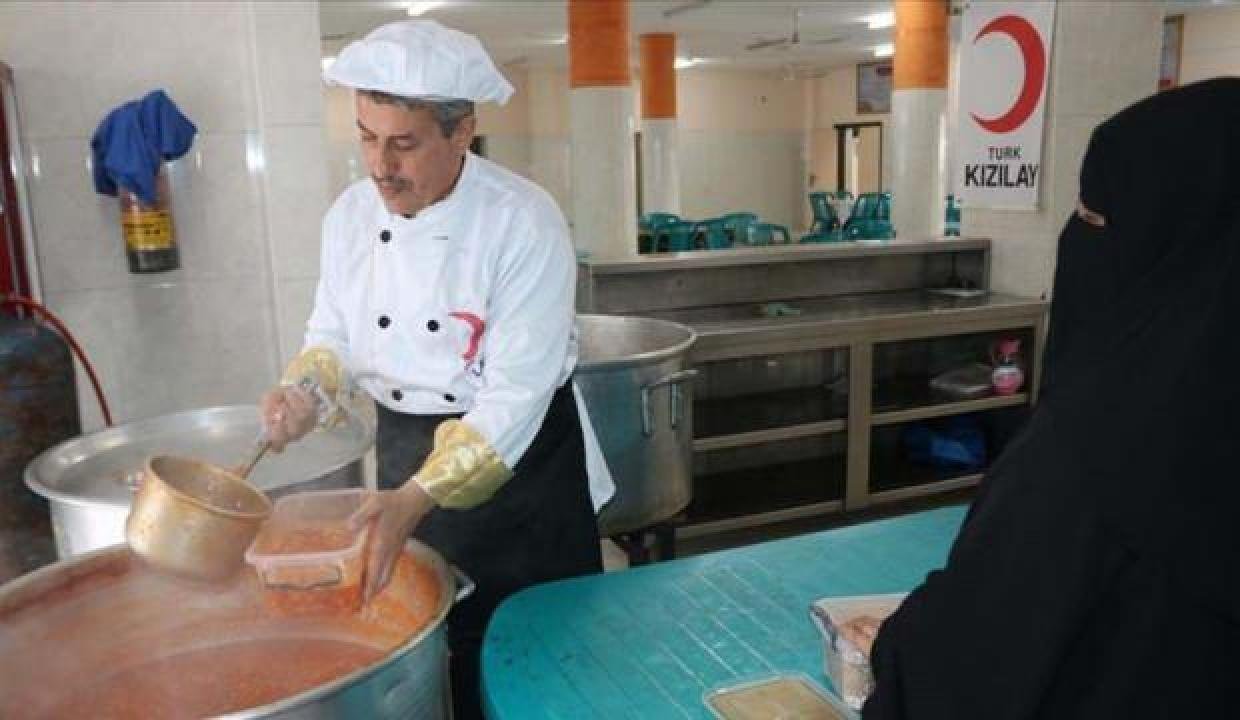 Türk Kızılay, Gazze’de haftanın 5 günü 400 aileye sıcak yemek veriyor