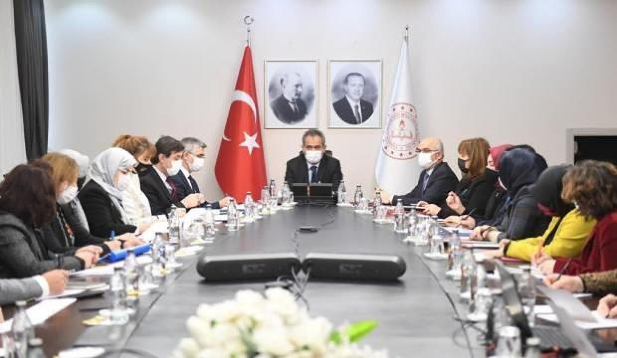 Ulusal Eğitim Bakanı Özer, kritik toplantıda muştuyu verdi!