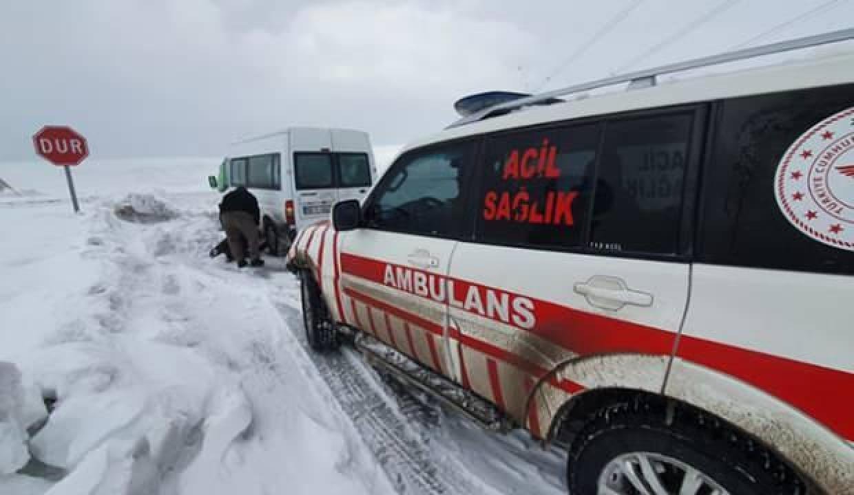 Van’da donma tehlikesi geçiren 8 kişiyi UMKE kurtardı