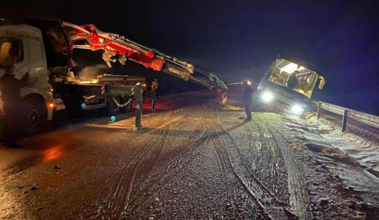 Yolcu otobüsü refüje girdi, 40 yolcu mevtten döndü