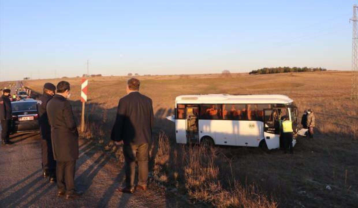 Yolcu otobüsü tarlaya uçtu! 8 kişi yaralandı