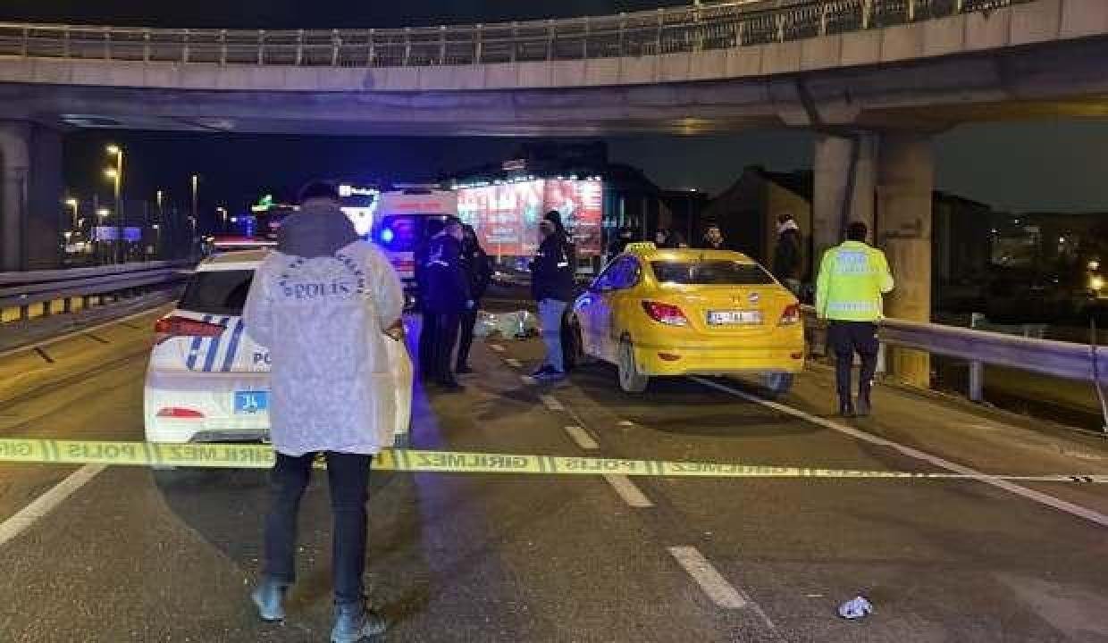 Yolun karşısına geçmek isterken araba çarpan kişi hayatını kaybetti