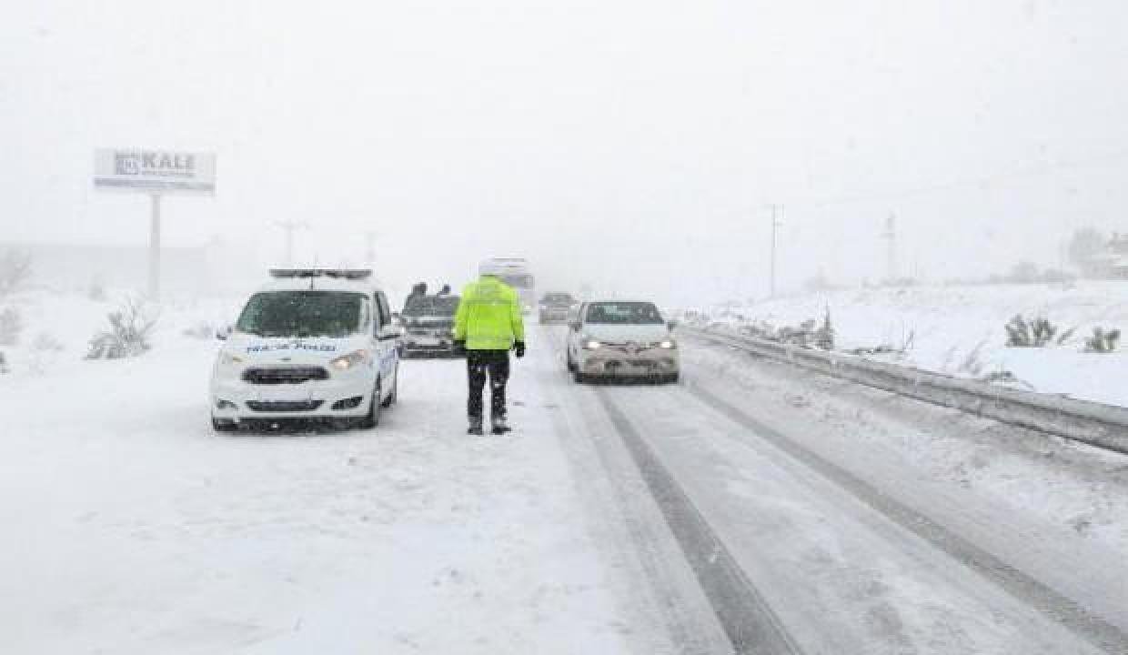 Zonguldak-İstanbul kara yolu uzun araç geçişlerine kapatıldı