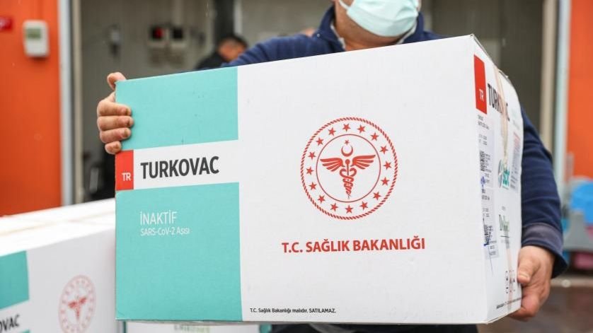 Sağlık Bakanlığı yerli ve milli aşı TURKOVAC'ın ikinci dağıtımına başladı. Aşılar, soğuk zincir araçlarıyla 81 ildeki şehir hastanelerine teslim edilecek.