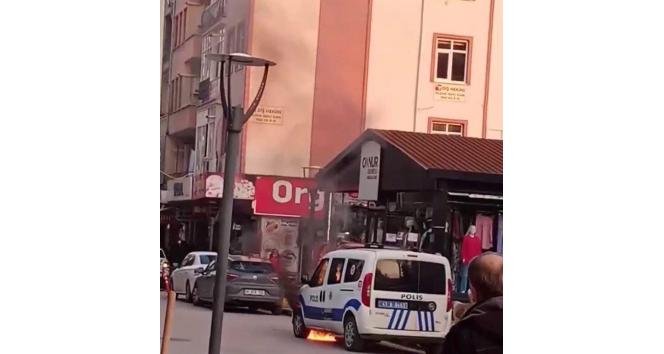 GÖLCÜK’TE POLİS ARACINI YAKAN ŞAHIS TUTUKLANDI