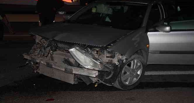 KOCAELİ’DE TIR İLE OTOMOBİL ÇARPIŞTI