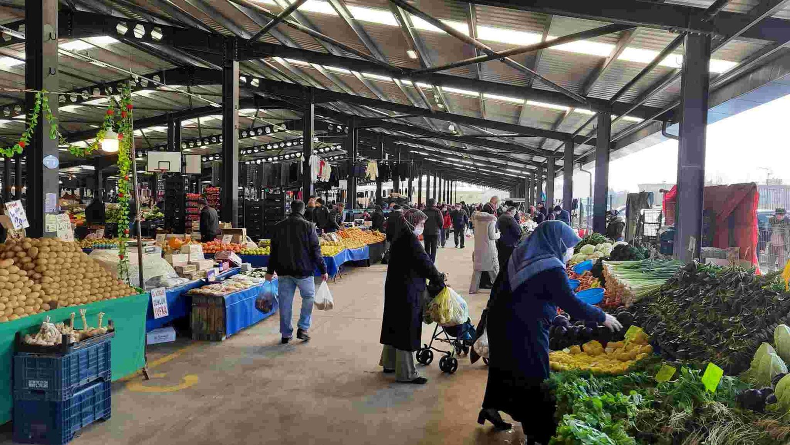 KARTEPE SALI PAZARI VE MARKETLERDE VATANDAŞA MİKROFON UZATTIK, FİYAT ANALİZİ YAPTIK