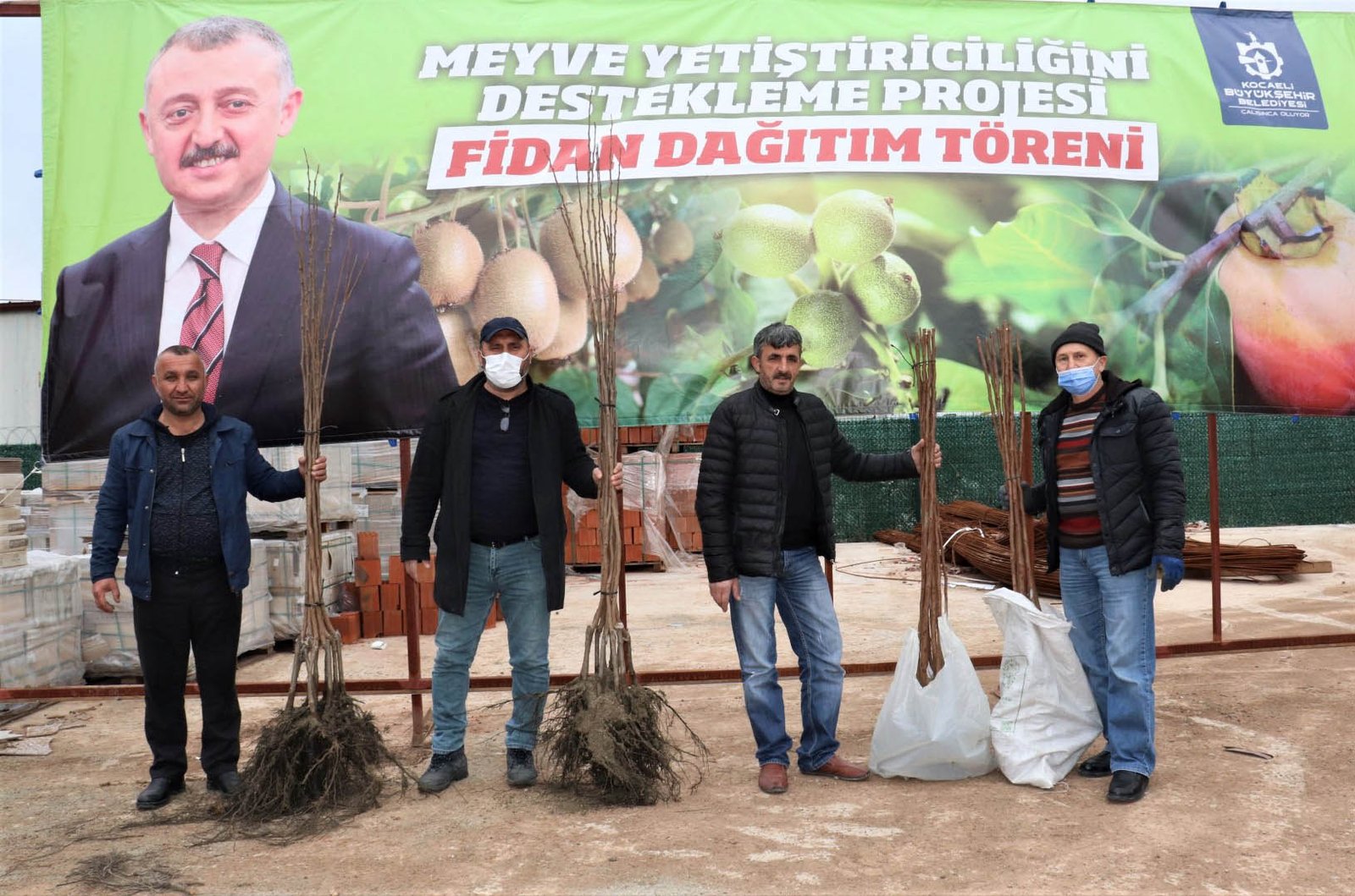 BÜYÜKŞEHİRDEN YÜZDE 50 HİBELİ FİDAN DAĞITIMI