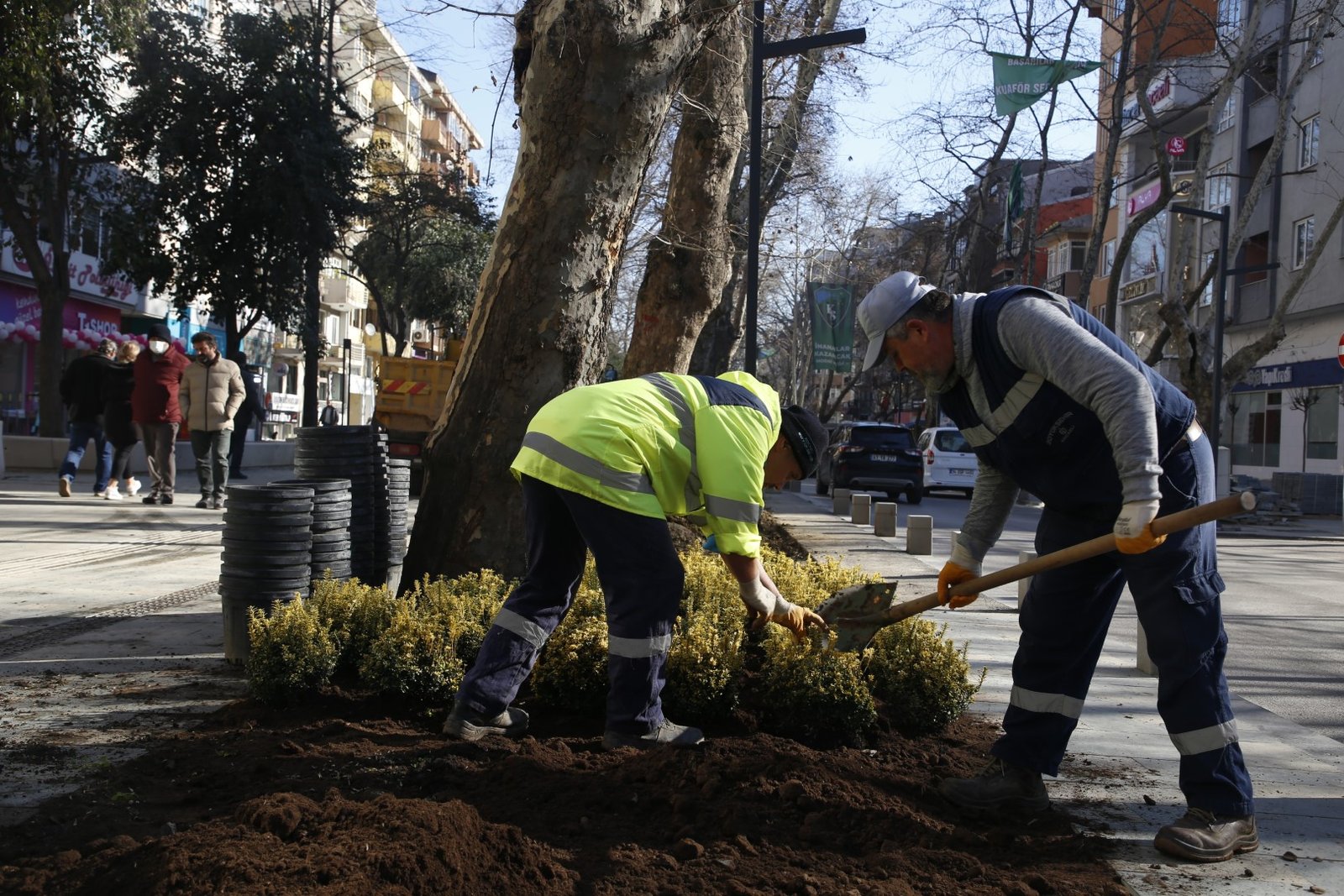 İZMİT’İN YENİ YÜRÜYÜŞ YOLU’NDA SIKI ÇALIŞMA