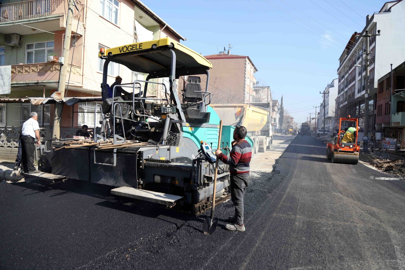 Kartepe Dumlupınar Mahallesinde üstyapı çalışmaları yapılıyor.