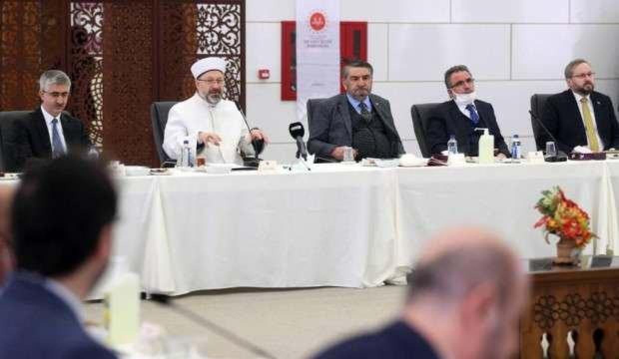Diyanet İşleri Lideri Erbaş, Diyanet-İlahiyat-MEB İstişare Heyeti Toplantısı’na katıldı