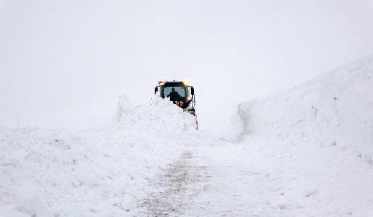 İstanbul’da 40 cm sıkıntıya dönerken Muş’ta 2 metre ile uğraş