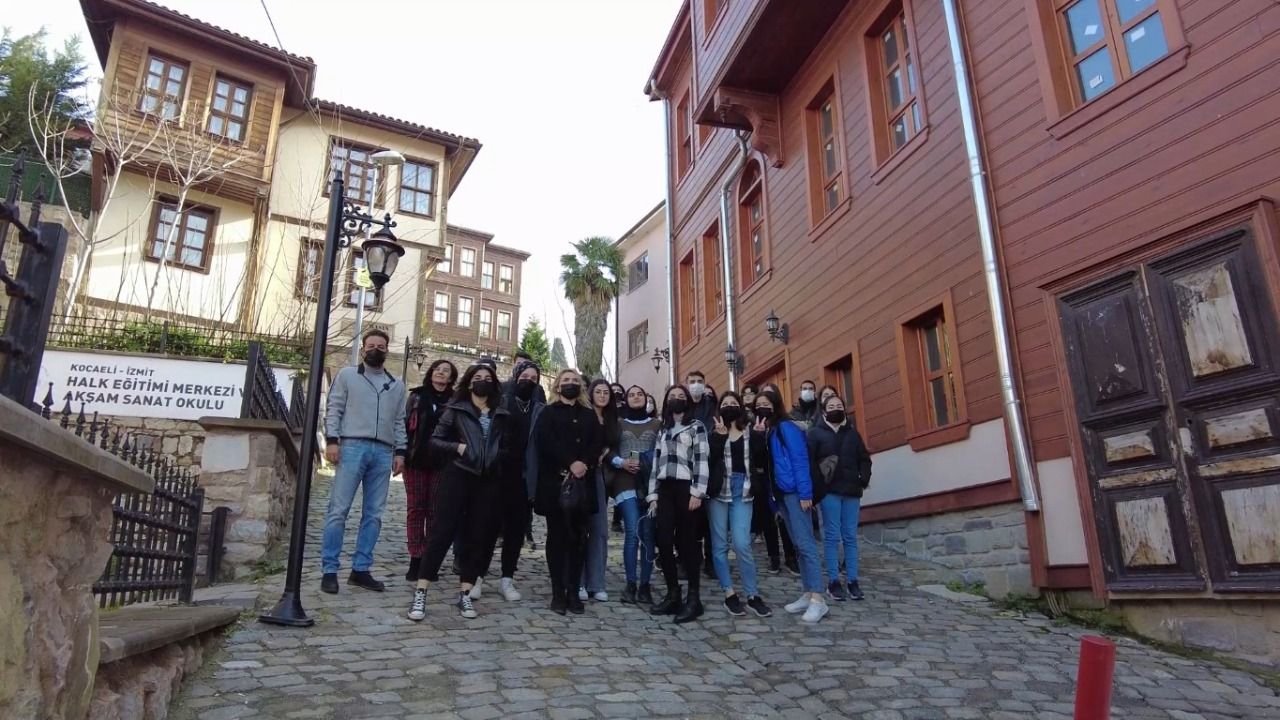 Kartepe AL öğrencileri tarihi yerleri gezdi