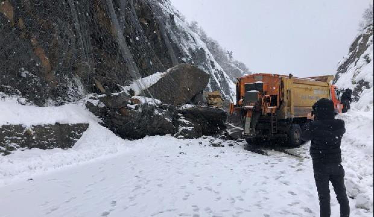 Zonguldak-İstanbul yolu heyelan nedeniyle kapandı