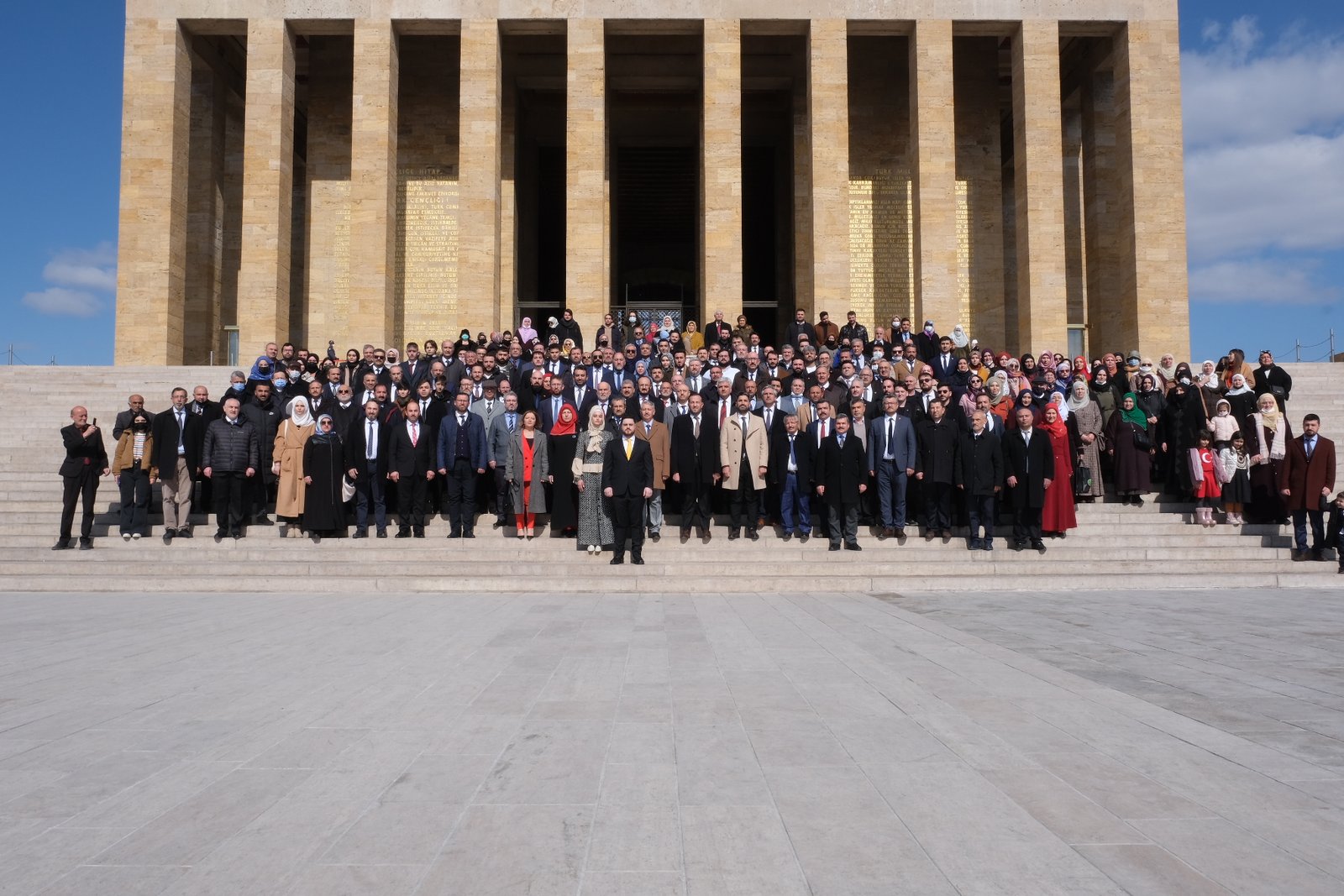 BTP Genel Başkanlığı’na yeniden seçilen Hüseyin Baş Anıtkabir’de Atatürk’ün mozolesi önünde dua etti.