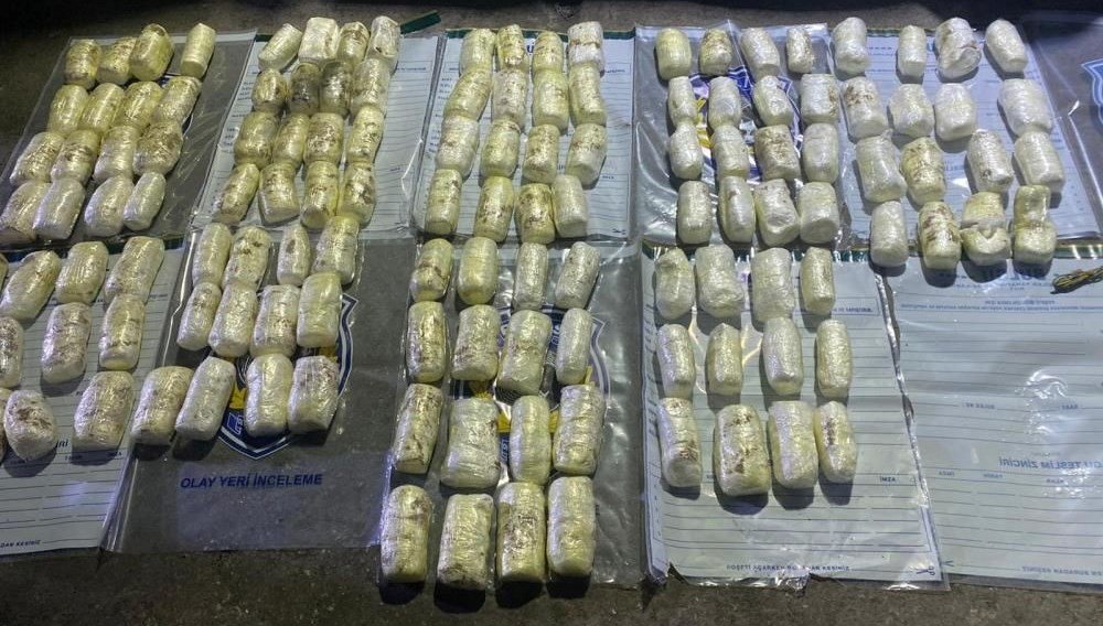 52,5 kilo patlayıcıyla yakalanan polis tutuklandı