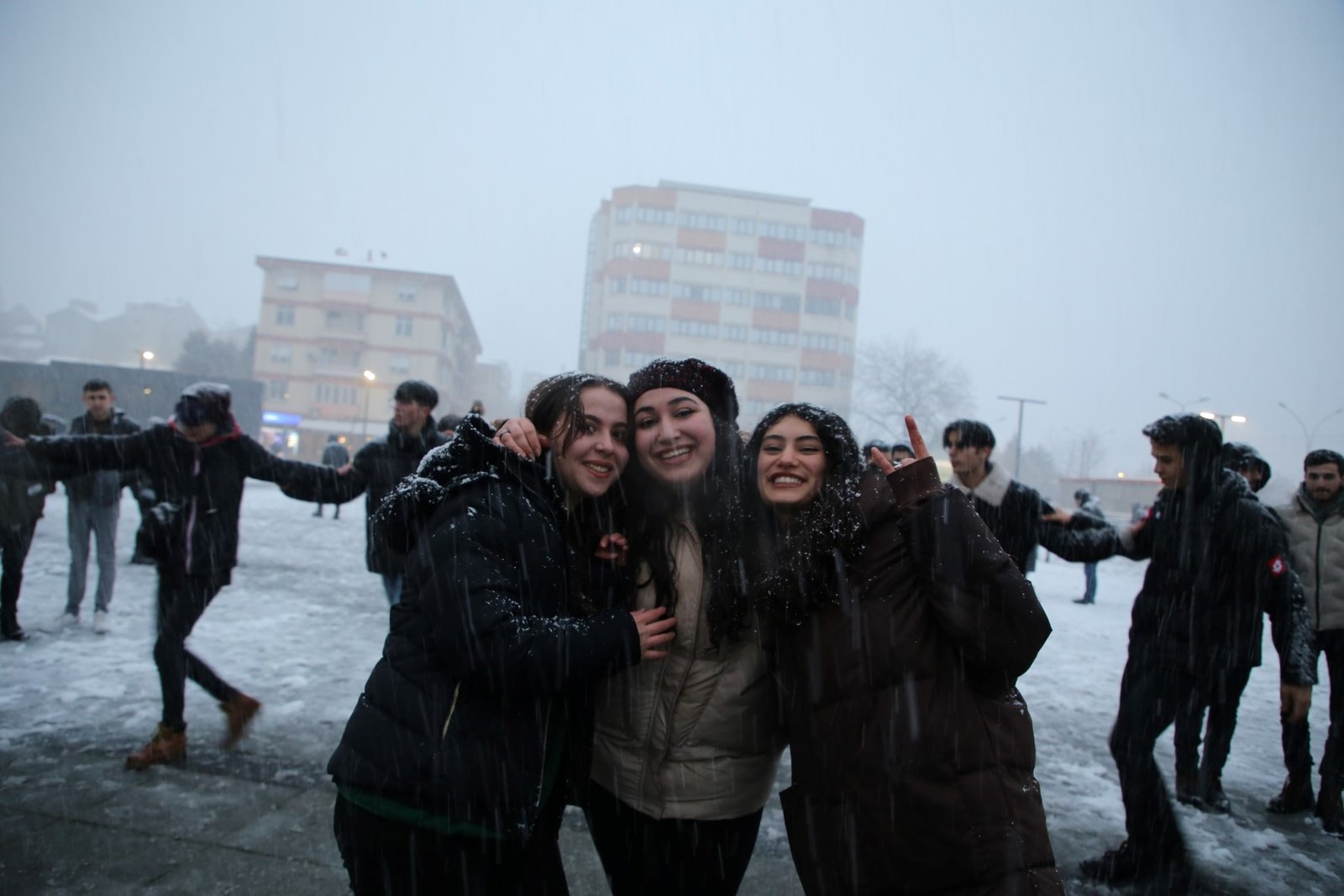 Başkan Büyükakın’ın sosyal medya hesaplarından yaptığı davetle İzmit Kent Merkezinde gerçekleştirilen etkinlikte vatandaşlar doyasıya eğlendi