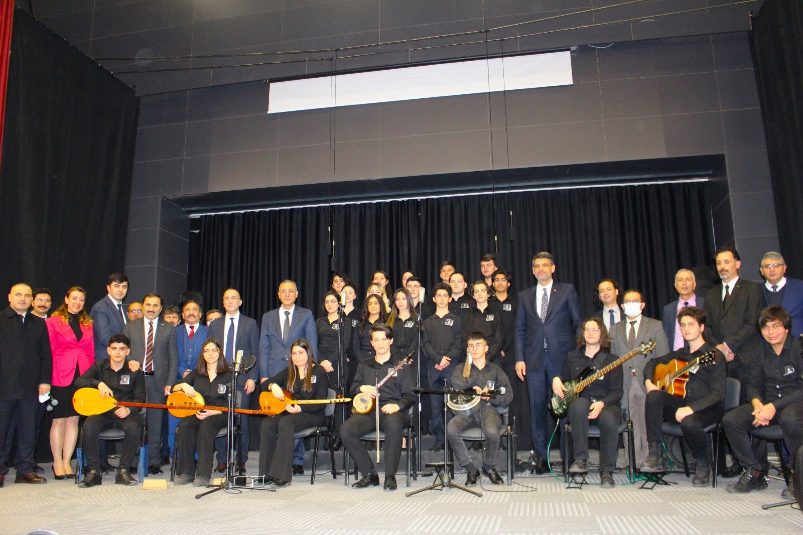 AŞIK VEYSEL KARTEPEDE UNUTULMADI …