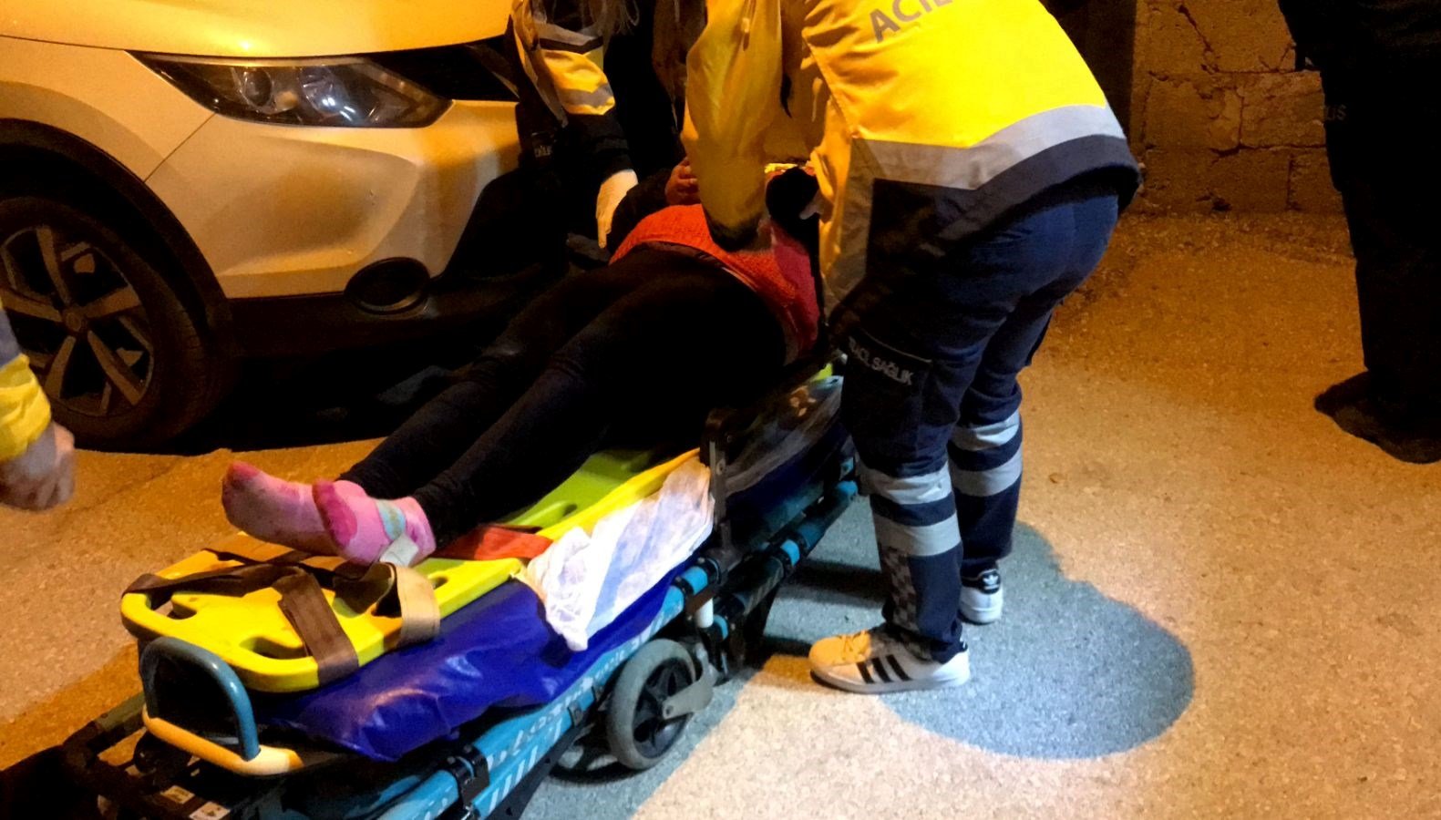 Adana’da bir kadın darbedildiği evden yalın ayak kaçarak kurtuldu