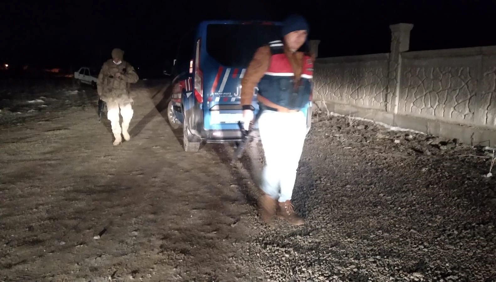 Alkollü şahıs baba ve oğlunu öldürdü, 2 kişiyi yaraladı